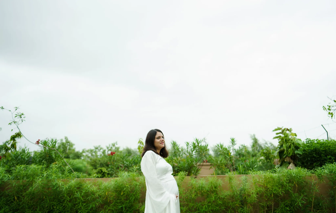 Outdoor maternity photography